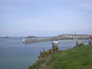 Vue de Saint-Malo depuis la cité d'Aleth